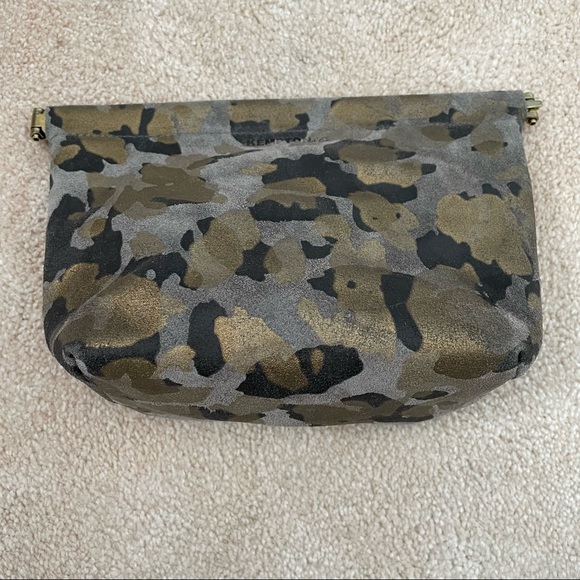 Leather make up bag with snap closure - Picture 1 of 7